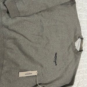 Women’s large essentials crewneck in grey